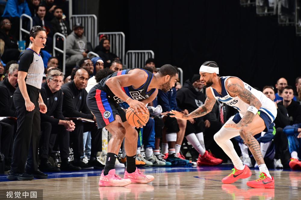 他既可以在 他既可以在